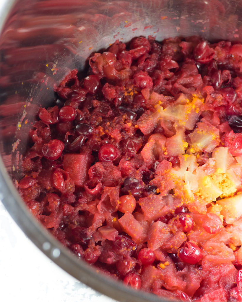 Making of cranberry sauce in an instant pot